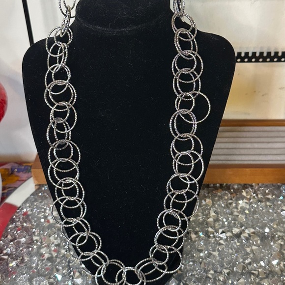 NWT - VanHeusen Studio Necklace and Earrings set. - Picture 2 of 6